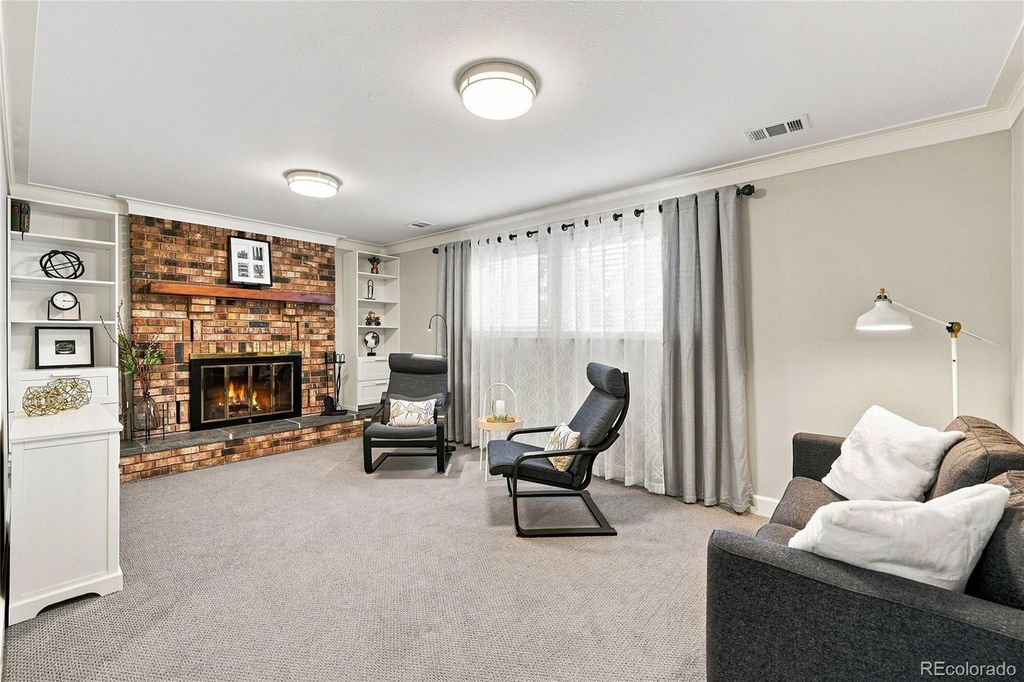 Image 21 of property listing at 690 E Davies Avenue, Centennial, CO 80122