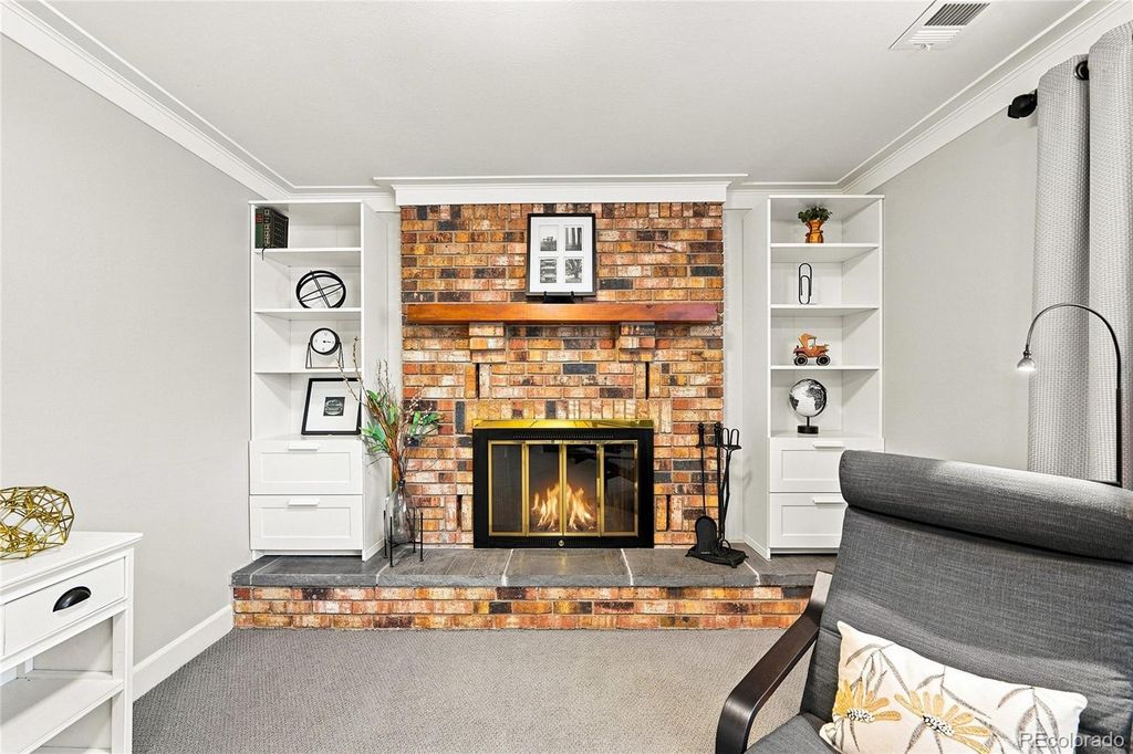 Image 22 of property listing at 690 E Davies Avenue, Centennial, CO 80122