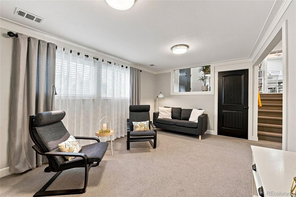 Image 23 of property listing at 690 E Davies Avenue, Centennial, CO 80122