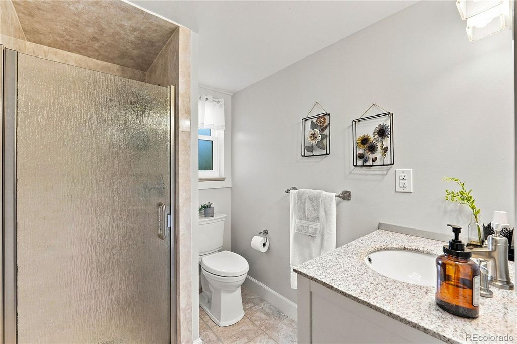 Image 26 of property listing at 690 E Davies Avenue, Centennial, CO 80122