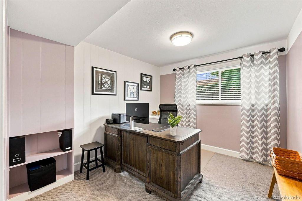 Image 27 of property listing at 690 E Davies Avenue, Centennial, CO 80122
