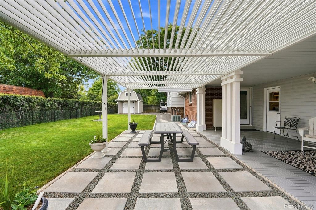 Image 30 of property listing at 690 E Davies Avenue, Centennial, CO 80122