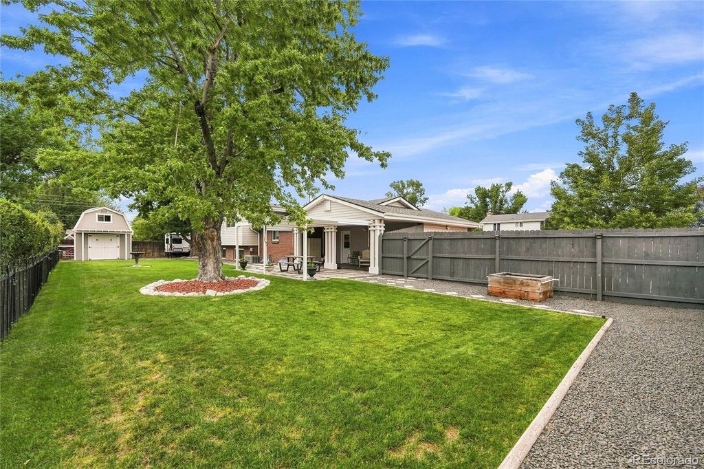 Image 32 of property listing at 690 E Davies Avenue, Centennial, CO 80122