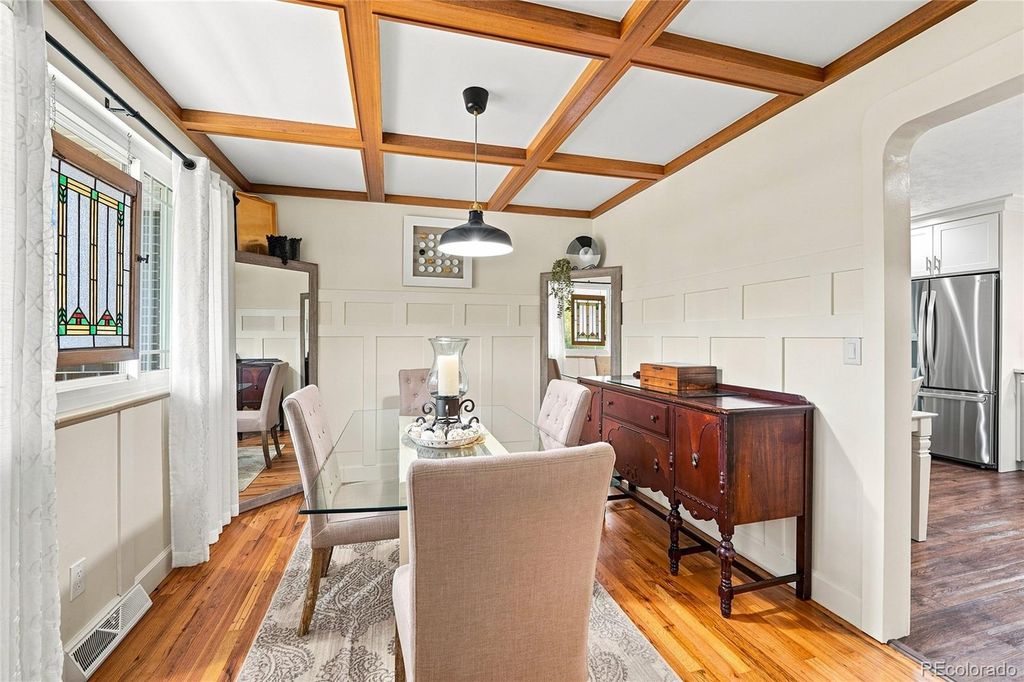 Image 7 of property listing at 690 E Davies Avenue, Centennial, CO 80122