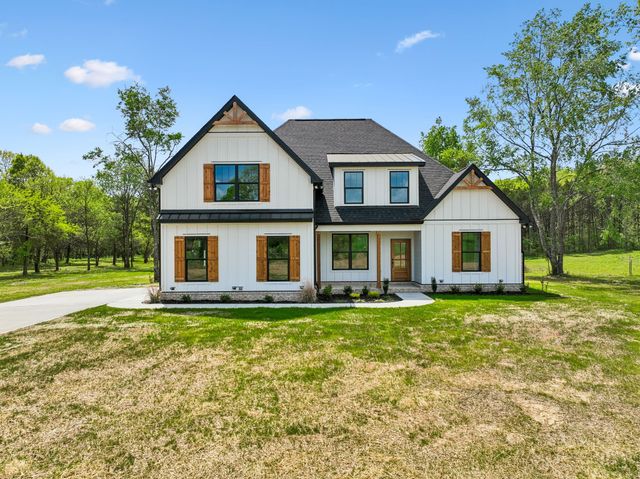 1990 Chicken Rd, Lebanon, TN 37090