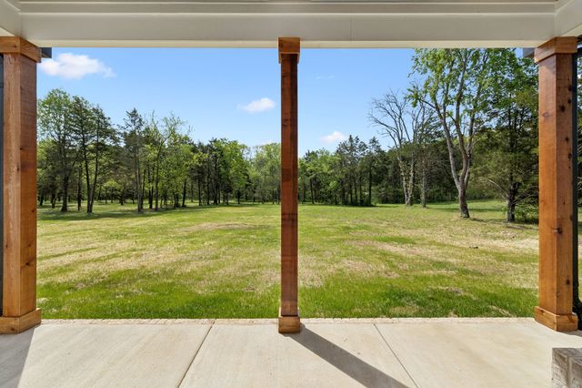 1990 Chicken Rd, Lebanon, TN 37090