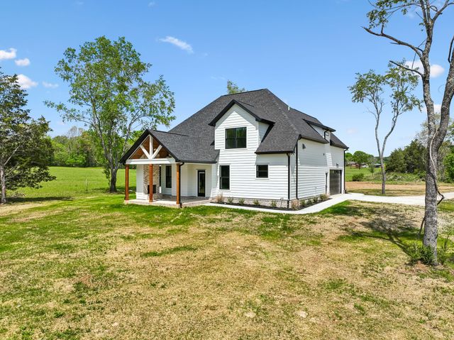 1990 Chicken Rd, Lebanon, TN 37090