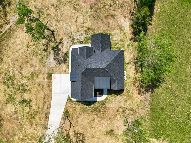 1990 Chicken Rd, Lebanon, TN 37090