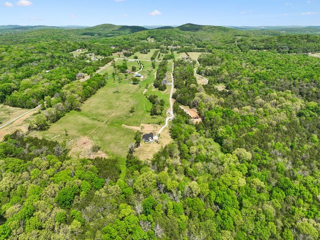 1990 Chicken Rd, Lebanon, TN 37090