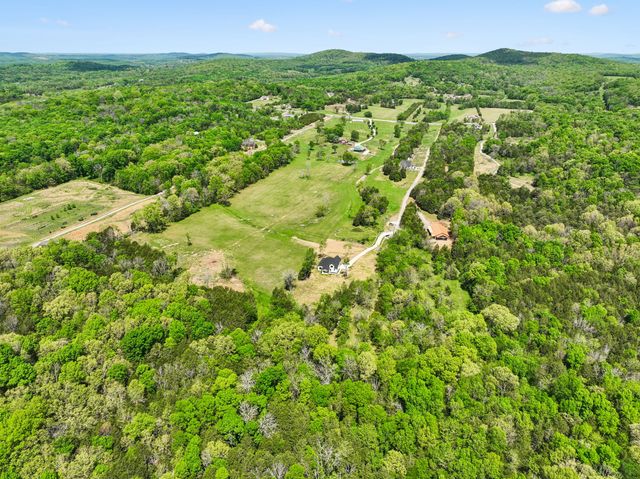 1990 Chicken Rd, Lebanon, TN 37090