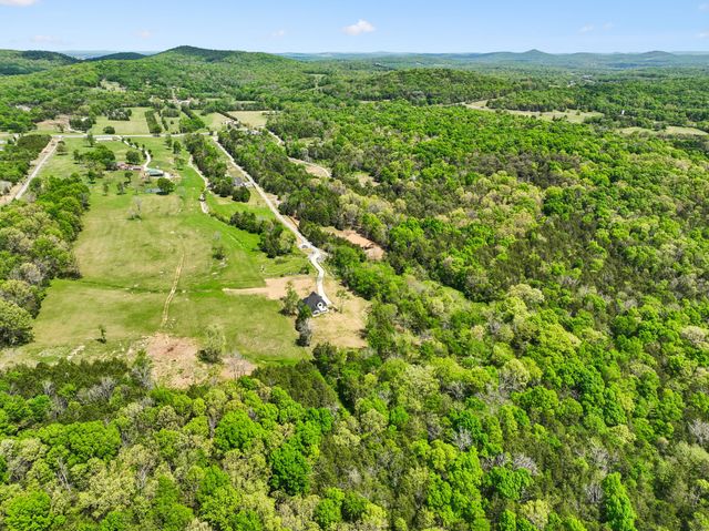 1990 Chicken Rd, Lebanon, TN 37090