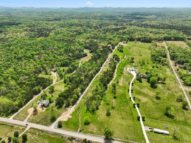 1990 Chicken Rd, Lebanon, TN 37090
