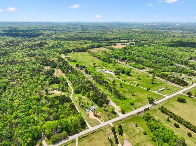 1990 Chicken Rd, Lebanon, TN 37090