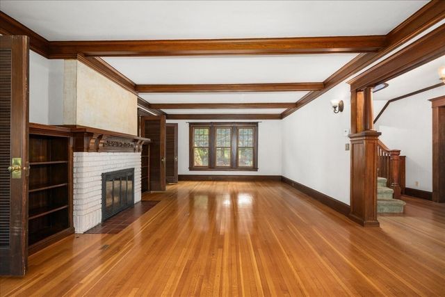 1140 Northampton St, Holyoke, MA 01040