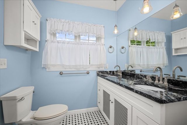 1140 Northampton St, Holyoke, MA 01040