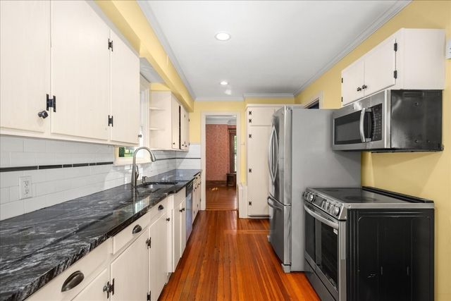 1140 Northampton St, Holyoke, MA 01040