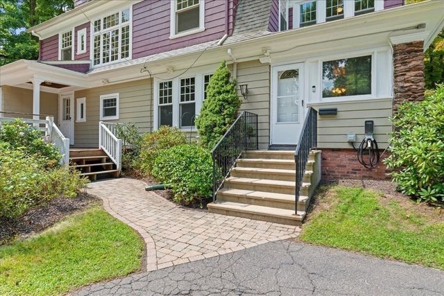 1140 Northampton St, Holyoke, MA 01040