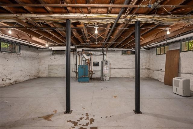 1140 Northampton St, Holyoke, MA 01040