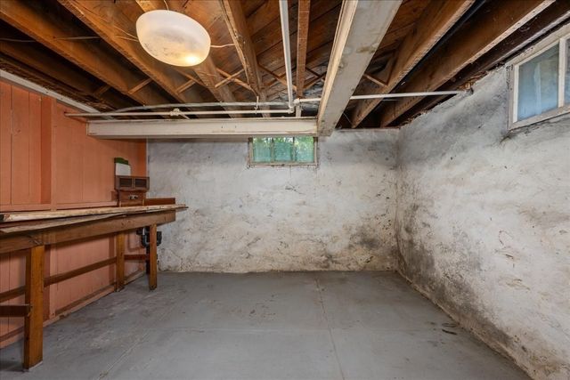 1140 Northampton St, Holyoke, MA 01040