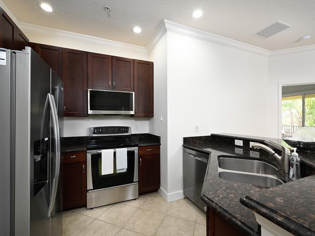 7919 LIMESTONE LANE 13-204, Sarasota, FL 34233