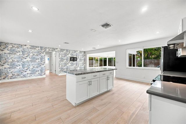 807 SE 9th Terrace, Deerfield Beach, FL 33441