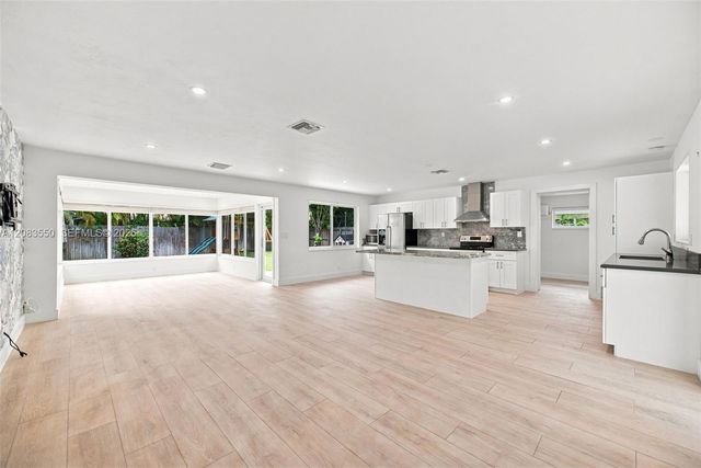 807 SE 9th Terrace, Deerfield Beach, FL 33441