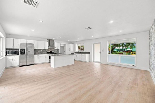 807 SE 9th Terrace, Deerfield Beach, FL 33441