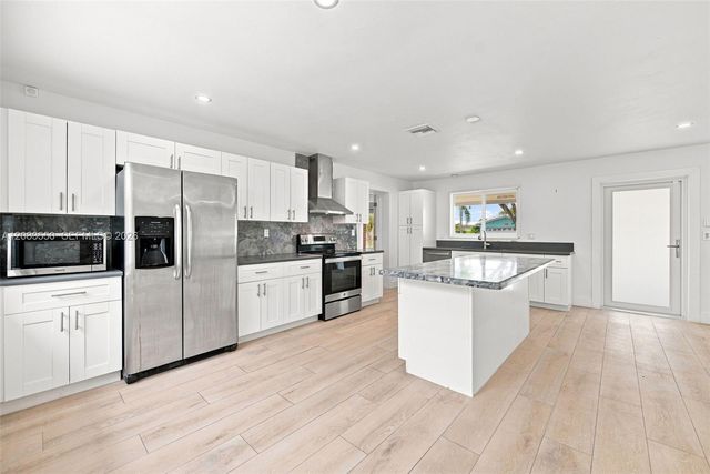 807 SE 9th Terrace, Deerfield Beach, FL 33441