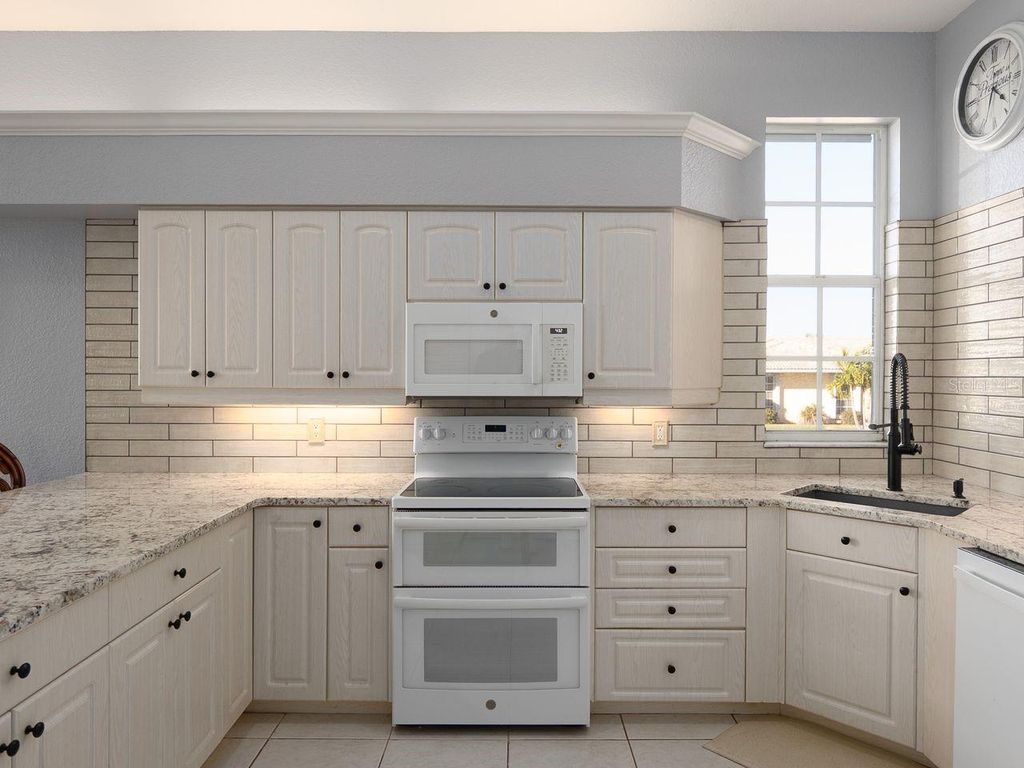 Image 12 of property listing at 25 WINDSOR DRIVE, Englewood, FL 34223