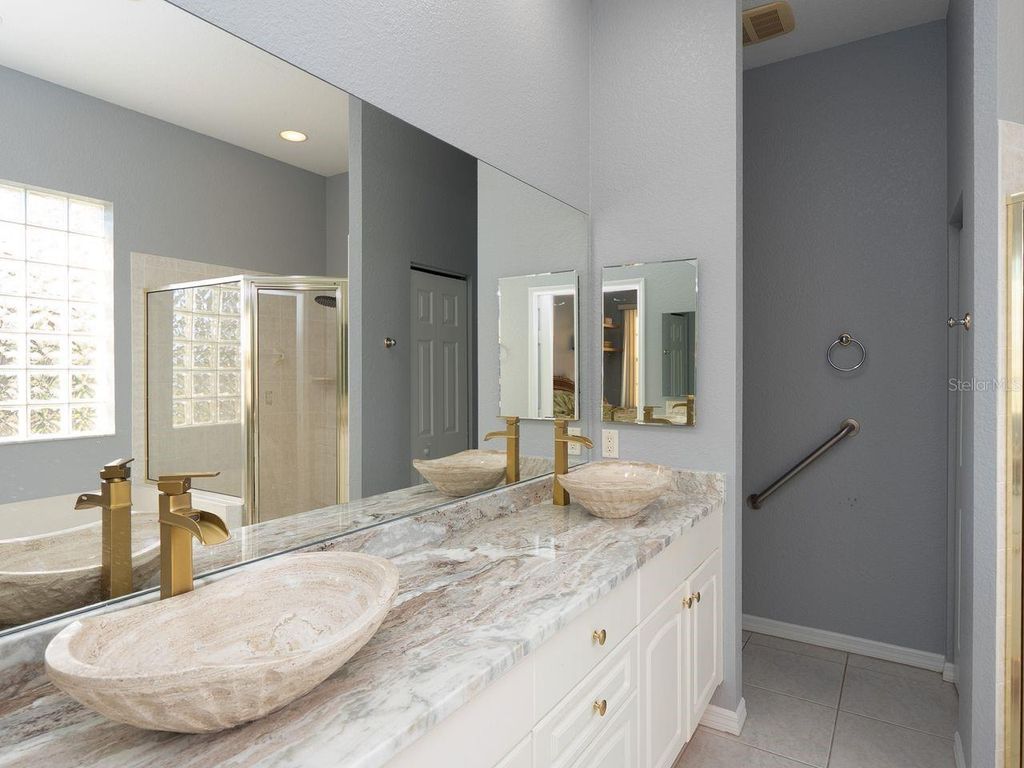 Image 30 of property listing at 25 WINDSOR DRIVE, Englewood, FL 34223