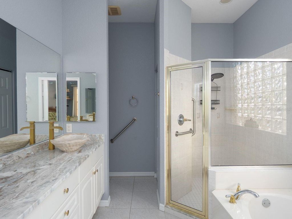 Image 31 of property listing at 25 WINDSOR DRIVE, Englewood, FL 34223