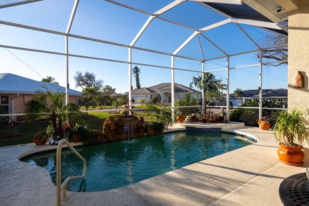 Image 5 of property listing at 25 WINDSOR DRIVE, Englewood, FL 34223