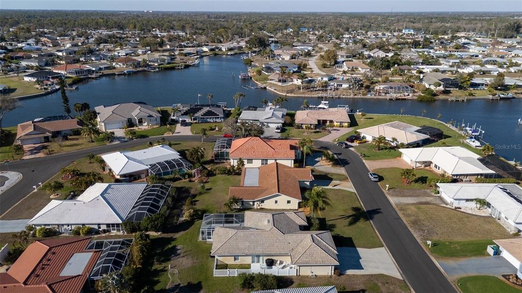 Image 48 of property listing at 25 WINDSOR DRIVE, Englewood, FL 34223