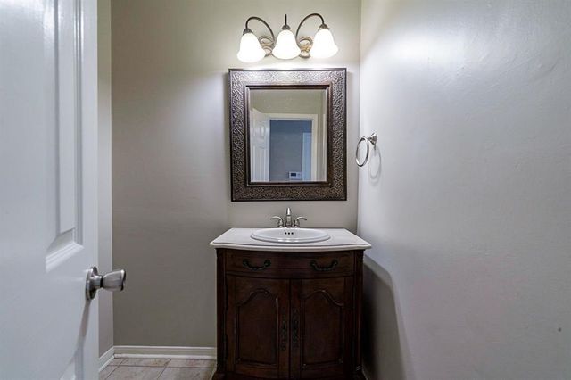 75 Breezy Point Place, The Woodlands, TX 77381