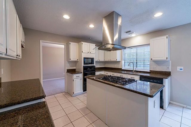 75 Breezy Point Place, The Woodlands, TX 77381