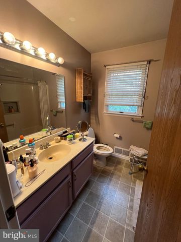 1776 ACORN DR, Reading, PA 19608