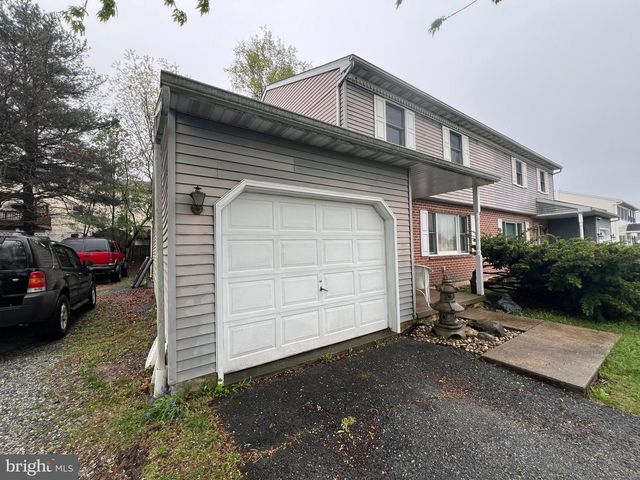 1776 ACORN DR, Reading, PA 19608