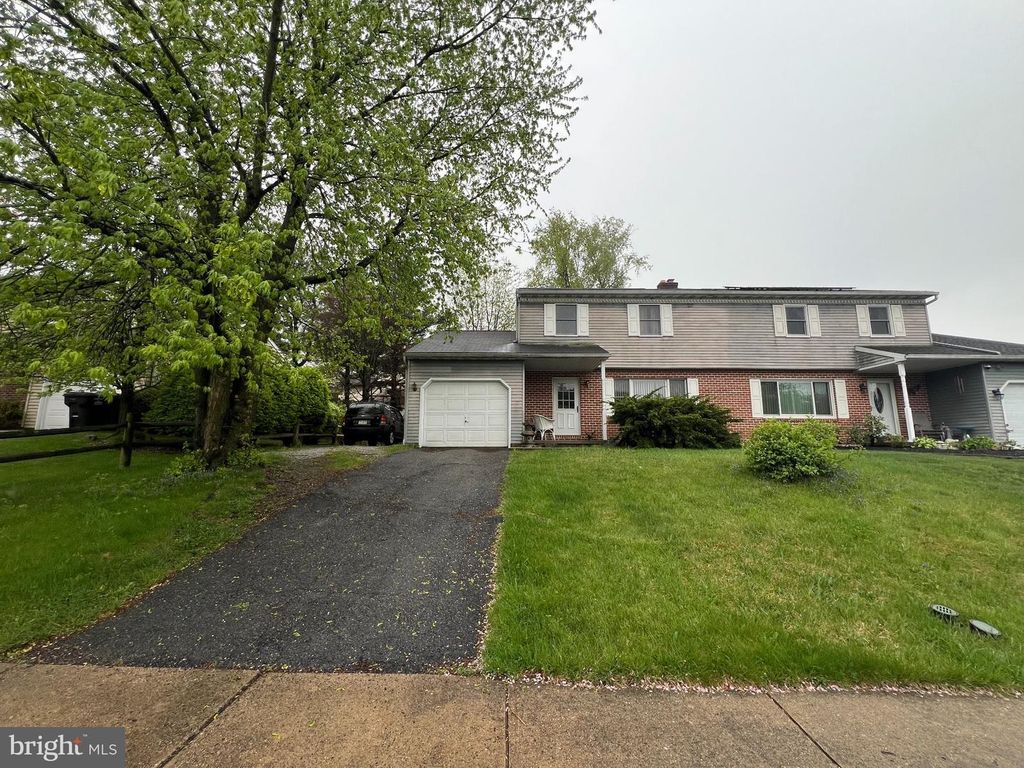 1776 ACORN DR, Reading, PA 19608