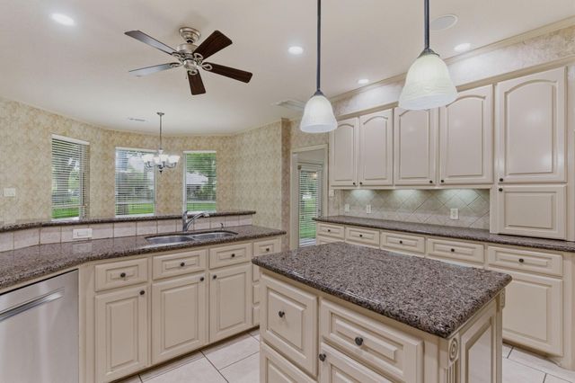 89 La Mirada Drive, Montgomery, TX 77356