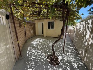7818 Amestoy Avenue 1/2, Lake Balboa, CA 91406