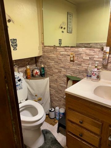 4036 Flower Street, Shasta Lake, CA 96019