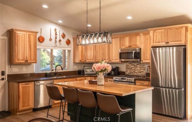 905 W Aeroplane Boulevard, Big Bear City, CA 92314