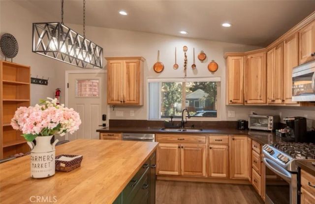 905 W Aeroplane Boulevard, Big Bear City, CA 92314