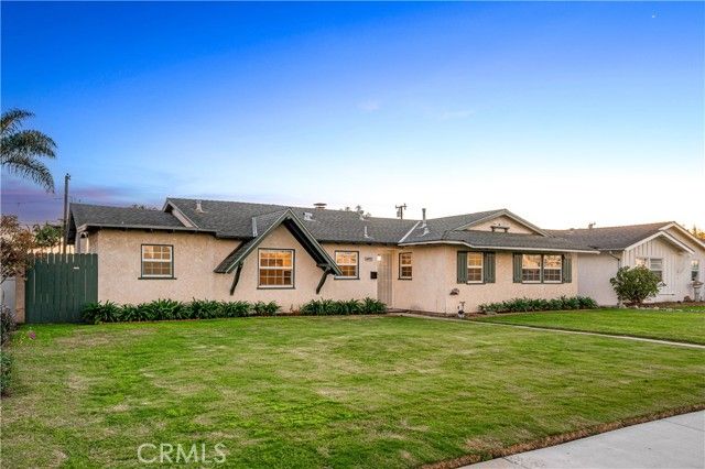 5082 Edinger Avenue, Huntington Beach, CA 92649