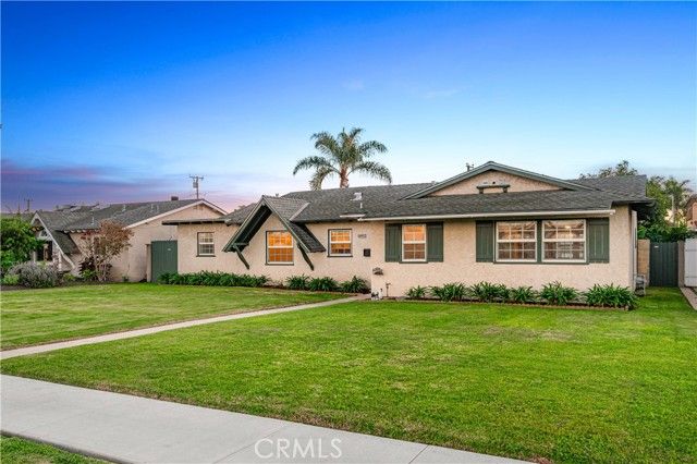 5082 Edinger Avenue, Huntington Beach, CA 92649