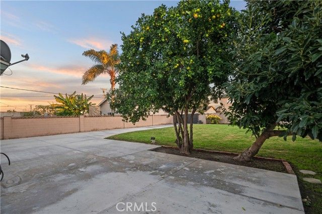 5082 Edinger Avenue, Huntington Beach, CA 92649