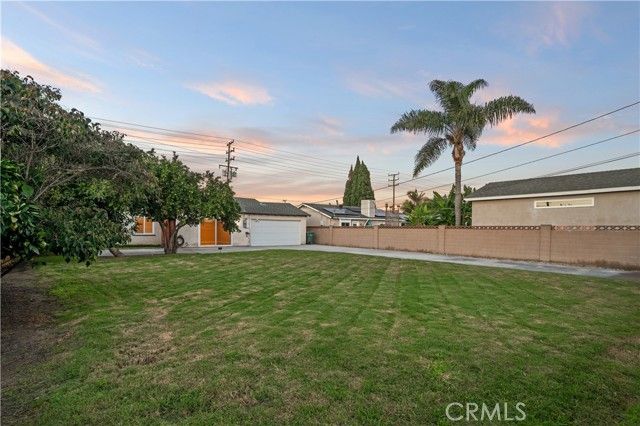 5082 Edinger Avenue, Huntington Beach, CA 92649