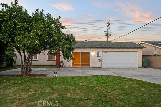 5082 Edinger Avenue, Huntington Beach, CA 92649