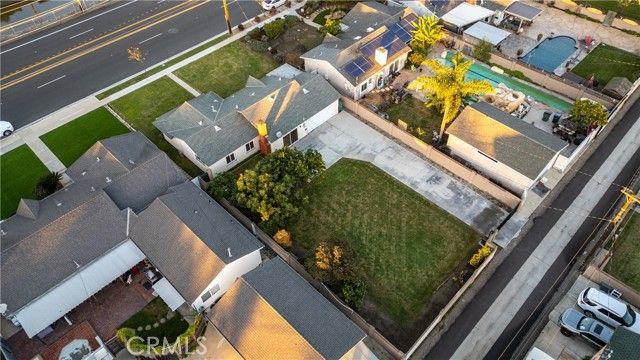 5082 Edinger Avenue, Huntington Beach, CA 92649