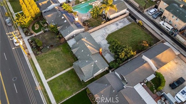 5082 Edinger Avenue, Huntington Beach, CA 92649